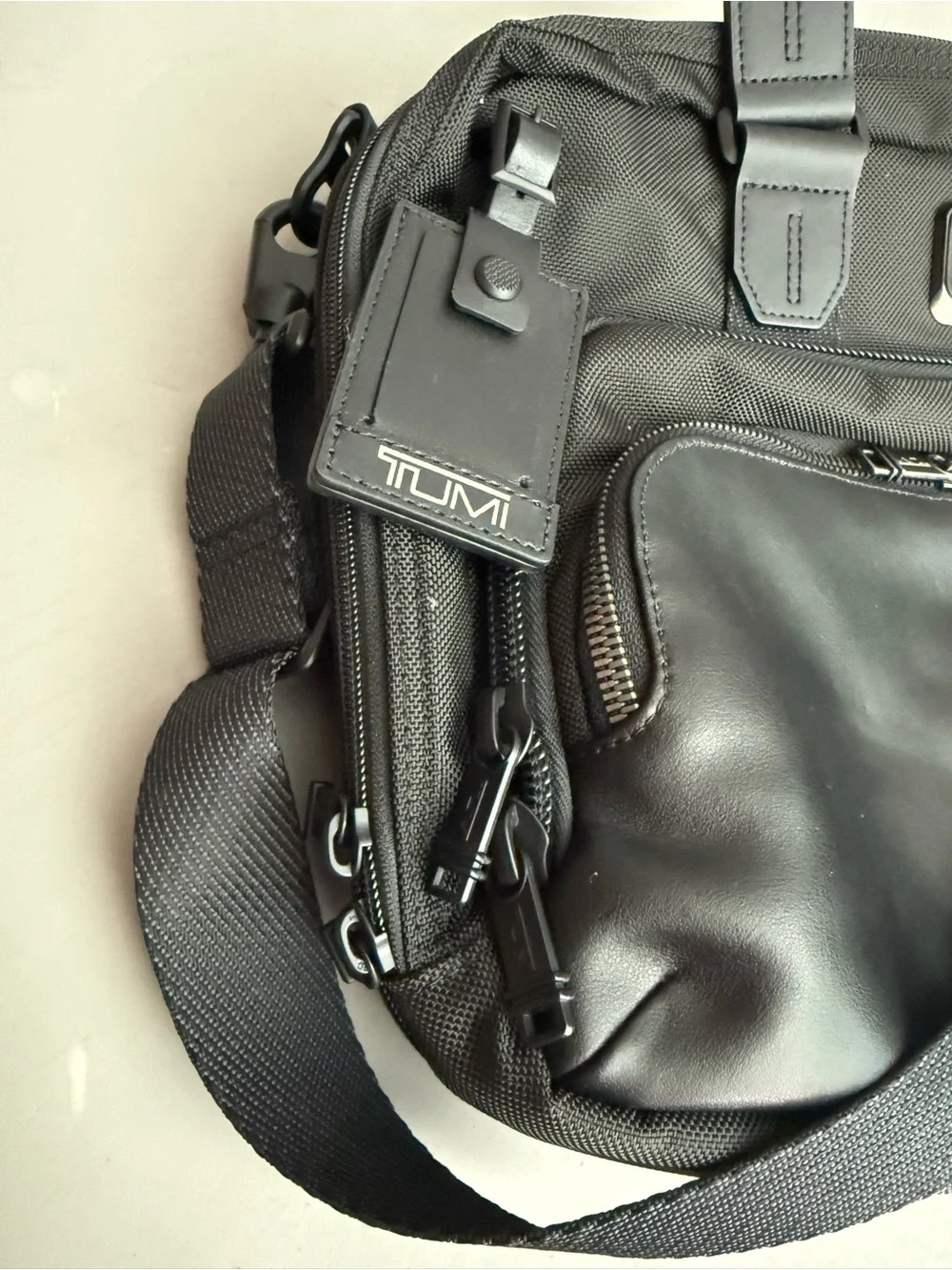 TUMI Alpha bravo black laptop briefcase messenger bag w/ shoulder strap